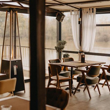 Restoran Lovac Hotell Novi Knezevac Eksteriør bilde