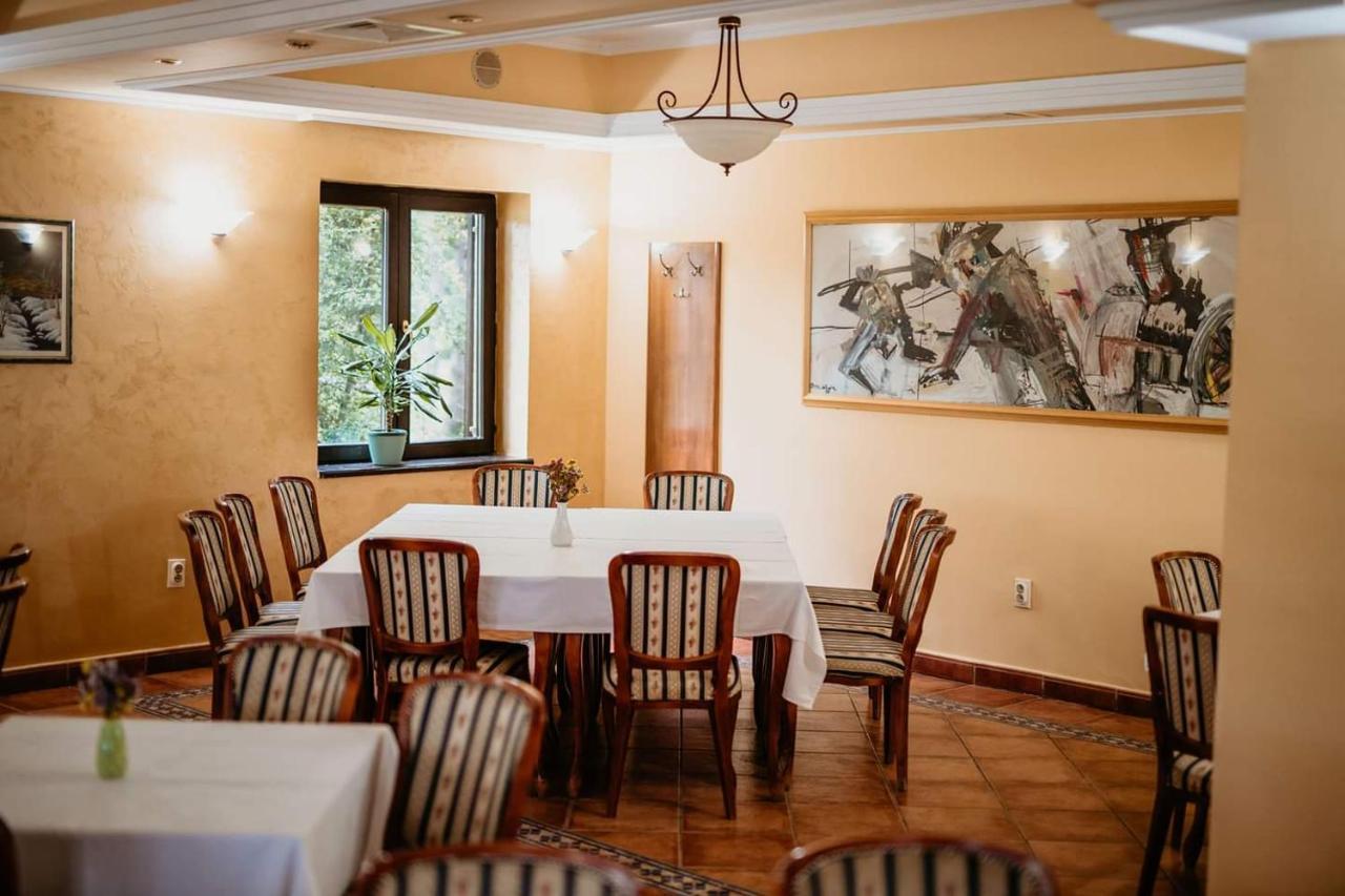 Restoran Lovac Hotell Novi Knezevac Eksteriør bilde