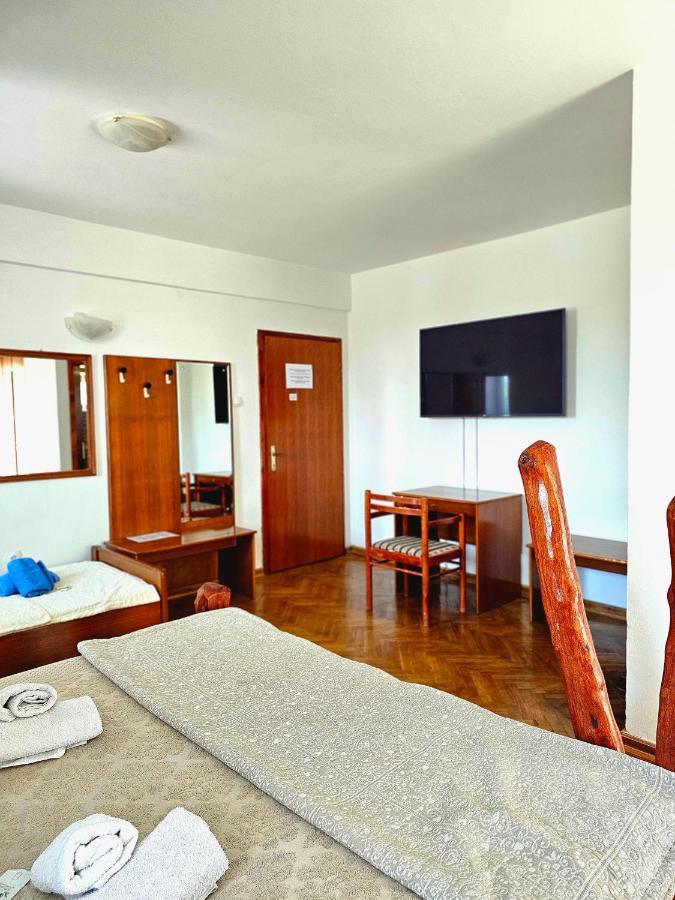 Restoran Lovac Hotell Novi Knezevac Rom bilde