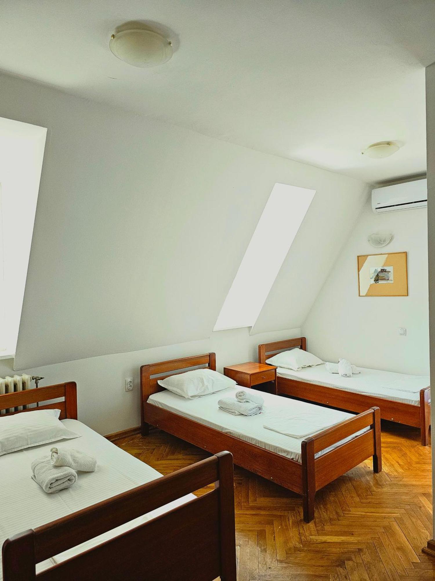 Restoran Lovac Hotell Novi Knezevac Rom bilde